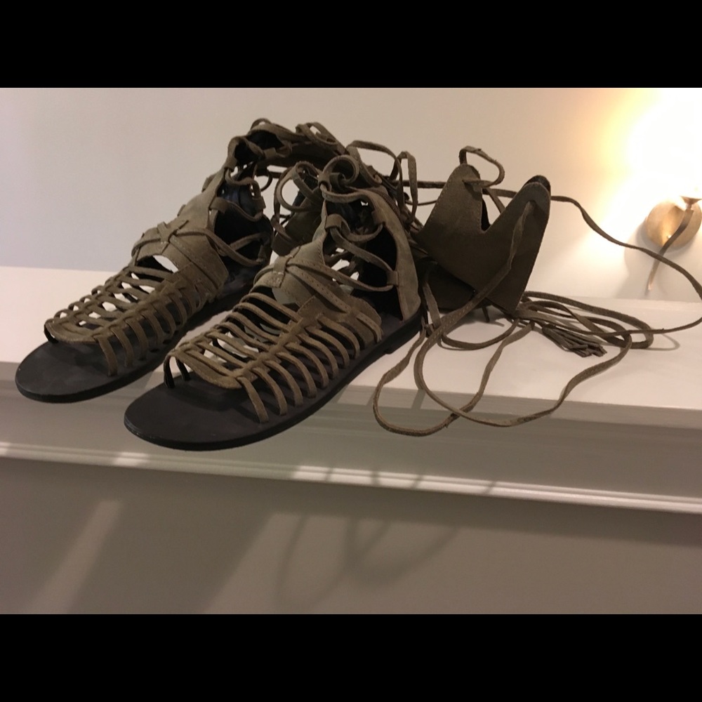 Complete your sunseeker collection with Olive.